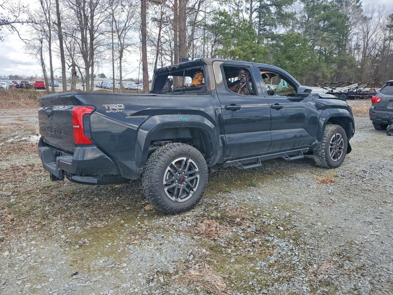2025 TOYOTA TACOMA DOUBLE CAB photo 3