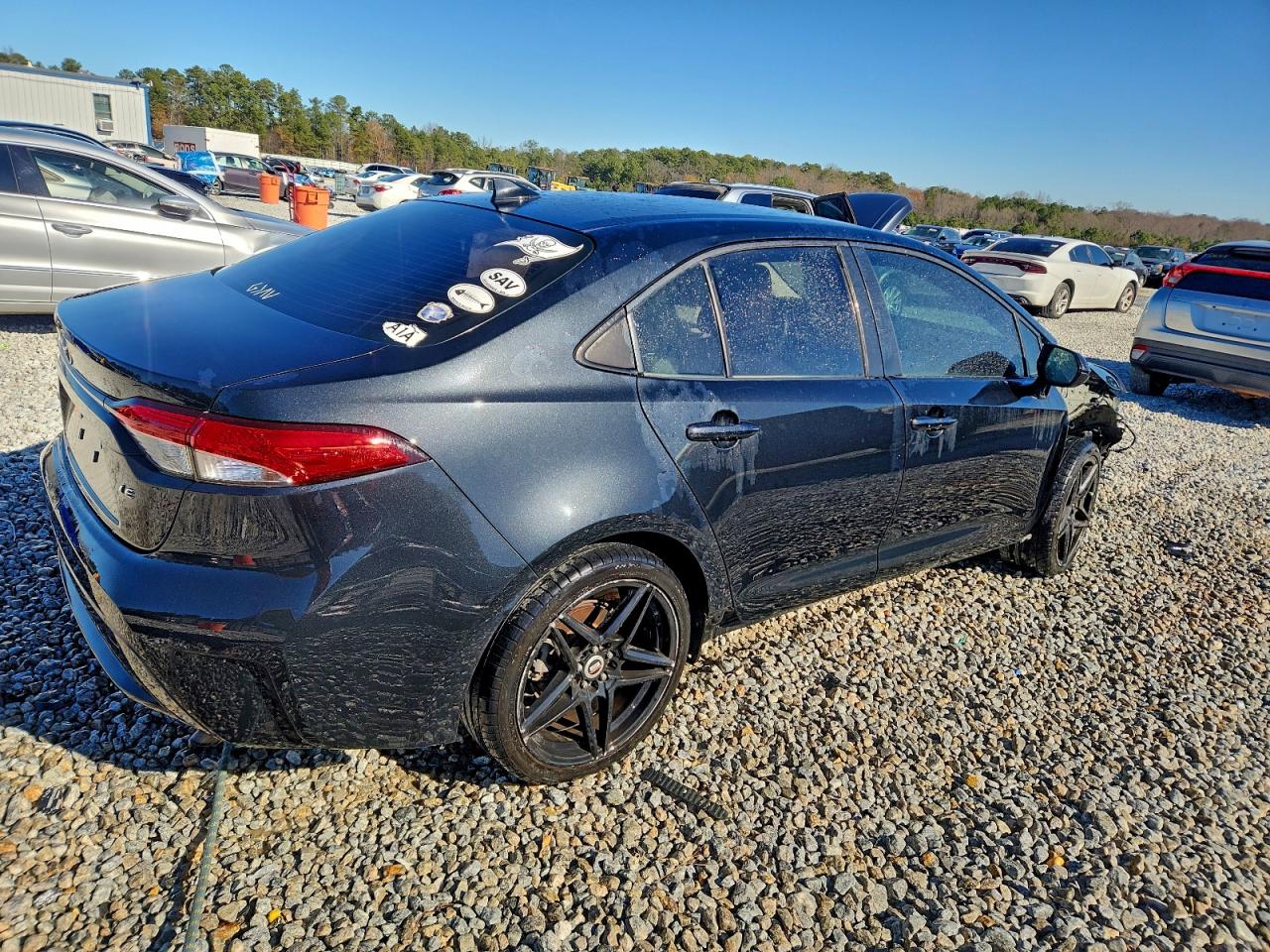 2021 TOYOTA COROLLA LE photo 3