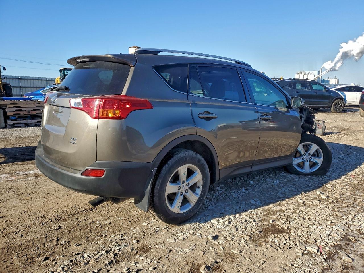 2013 TOYOTA RAV4 XLE photo 3
