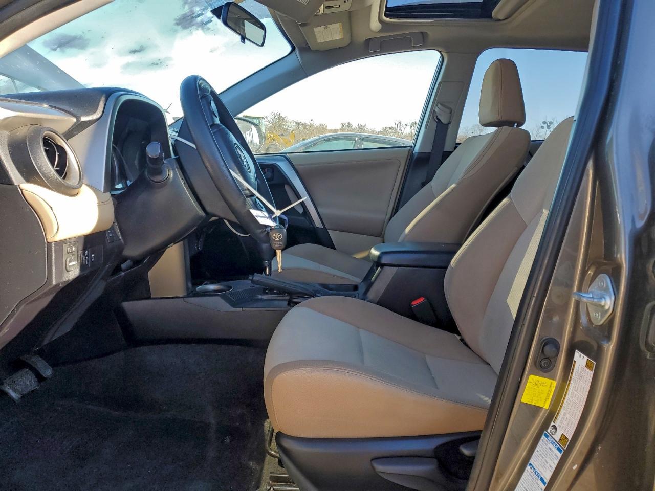 2013 TOYOTA RAV4 XLE photo 7