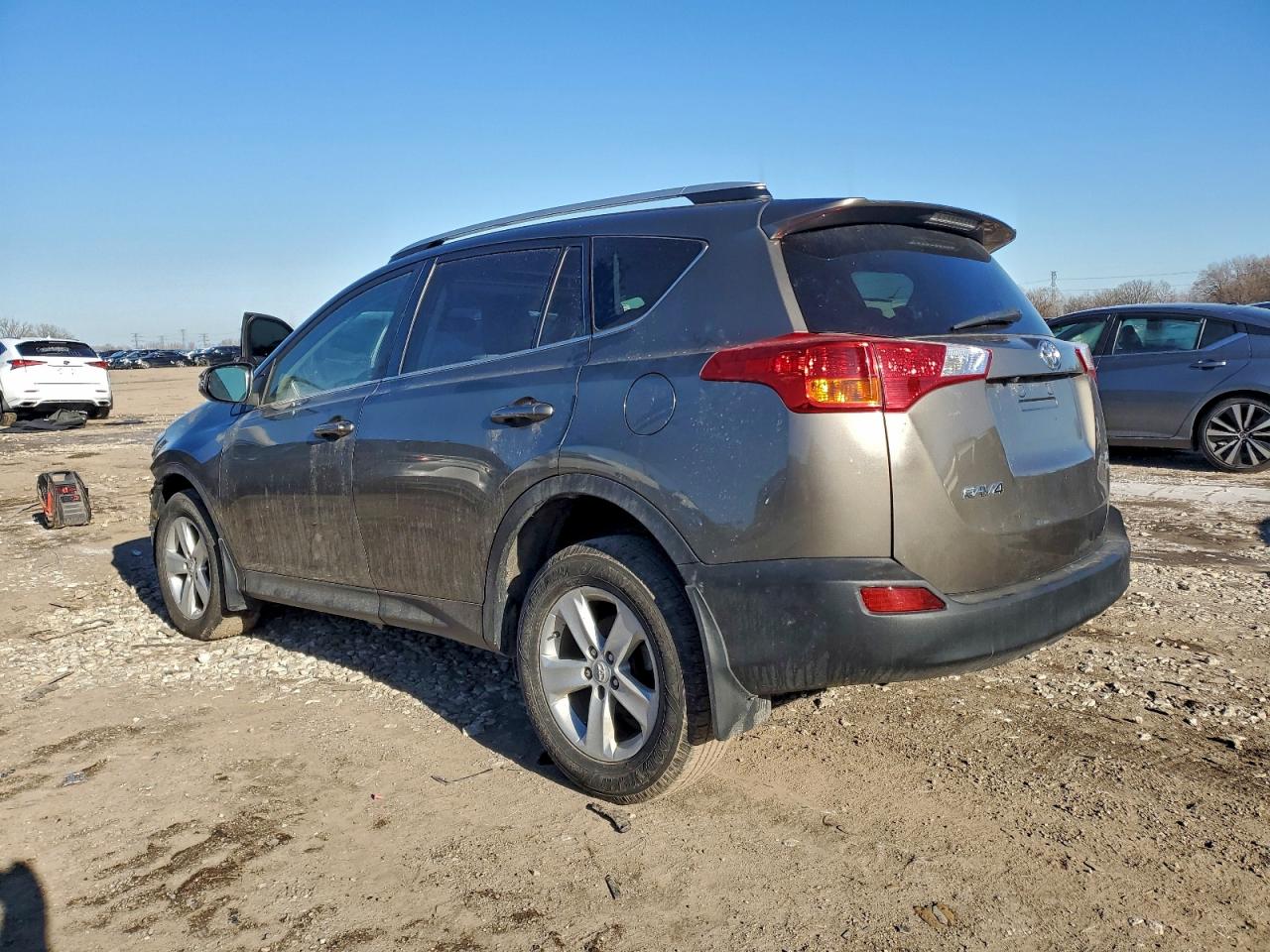 2013 TOYOTA RAV4 XLE photo 2
