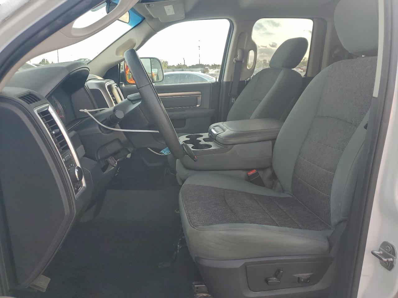 2018 RAM 1500 SLT photo 7