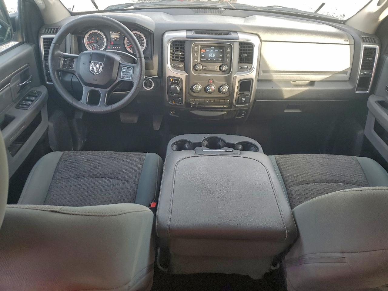2018 RAM 1500 SLT photo 8