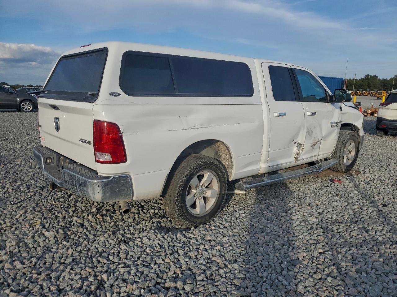 2018 RAM 1500 SLT photo 3