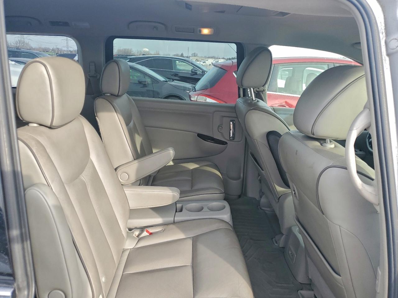 2012 NISSAN QUEST S photo 11