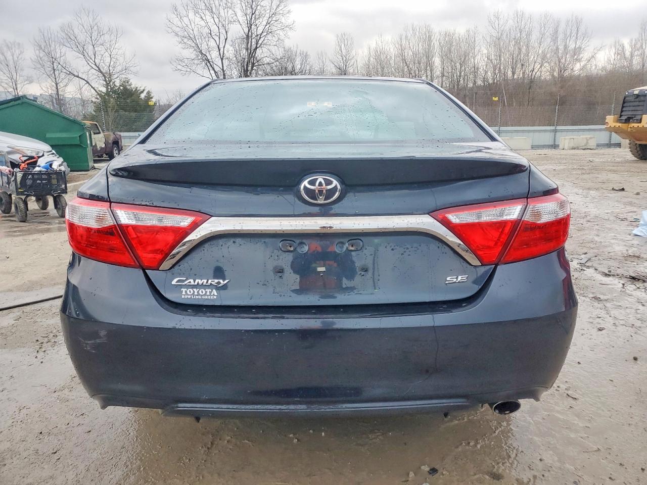 2016 TOYOTA CAMRY SE photo 6