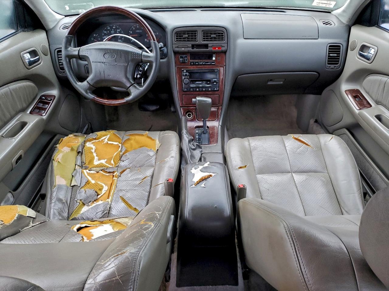 1999 INFINITI I30 photo 8