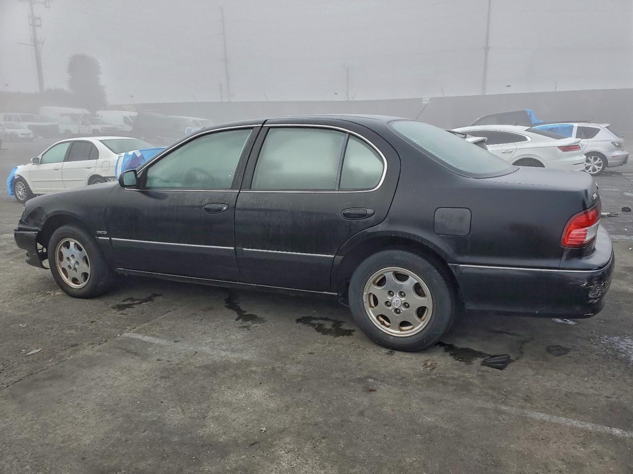 1999 INFINITI I30 photo 2