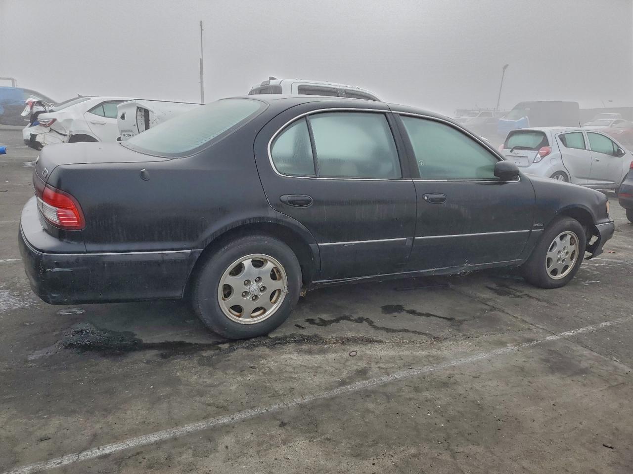 1999 INFINITI I30 photo 3