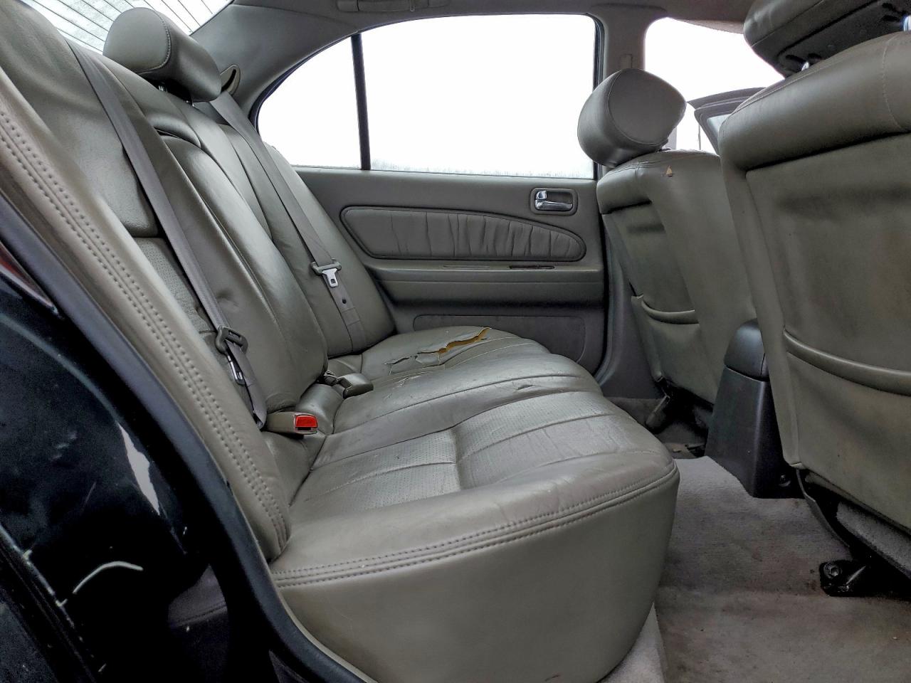 1999 INFINITI I30 photo 10