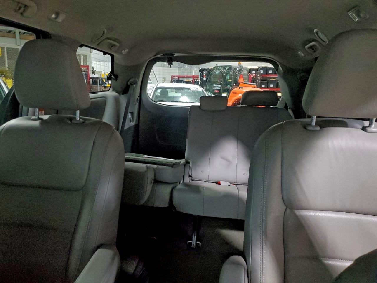 2017 TOYOTA SIENNA XLE photo 10