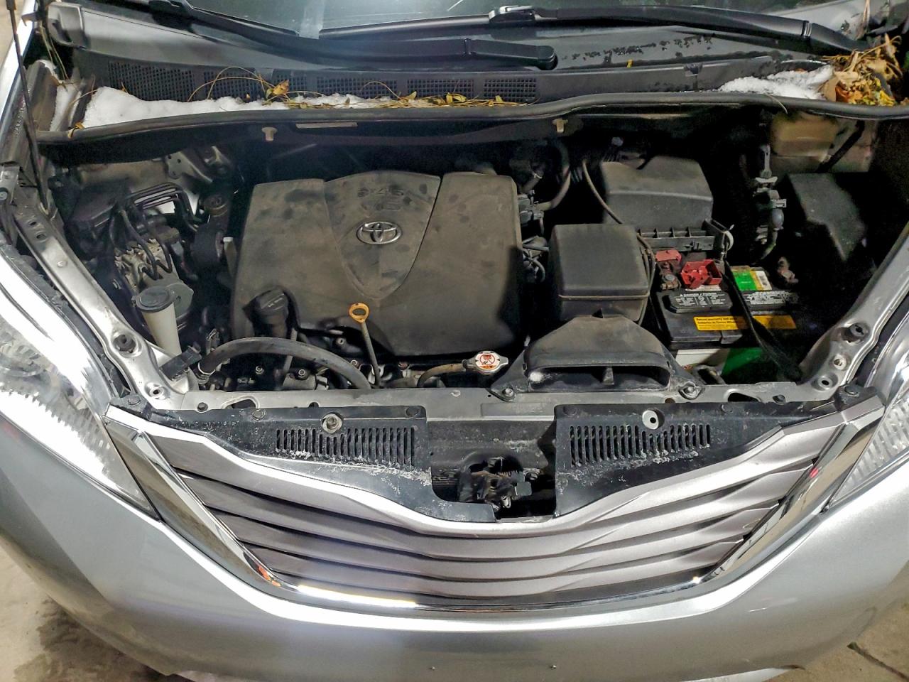 2017 TOYOTA SIENNA XLE photo 12