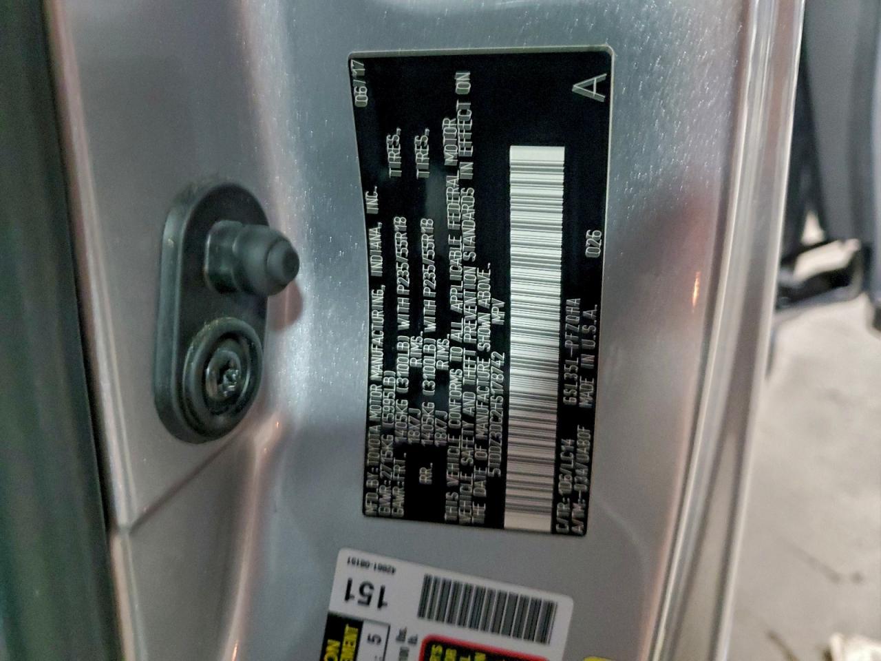 2017 TOYOTA SIENNA XLE photo 13