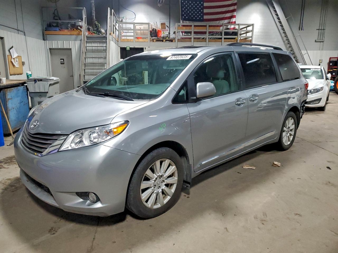 2017 TOYOTA SIENNA