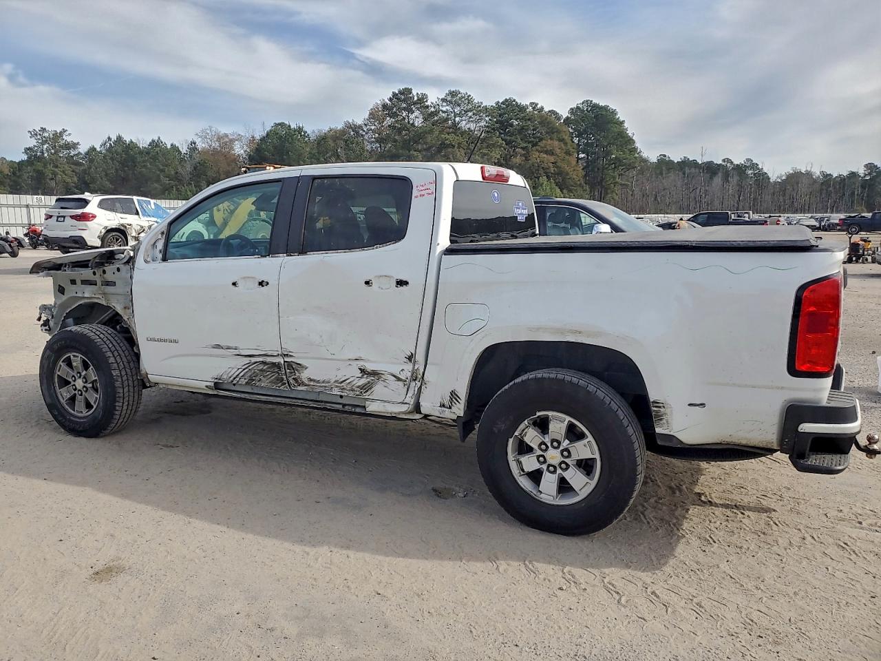 2019 CHEVROLET COLORADO photo 2
