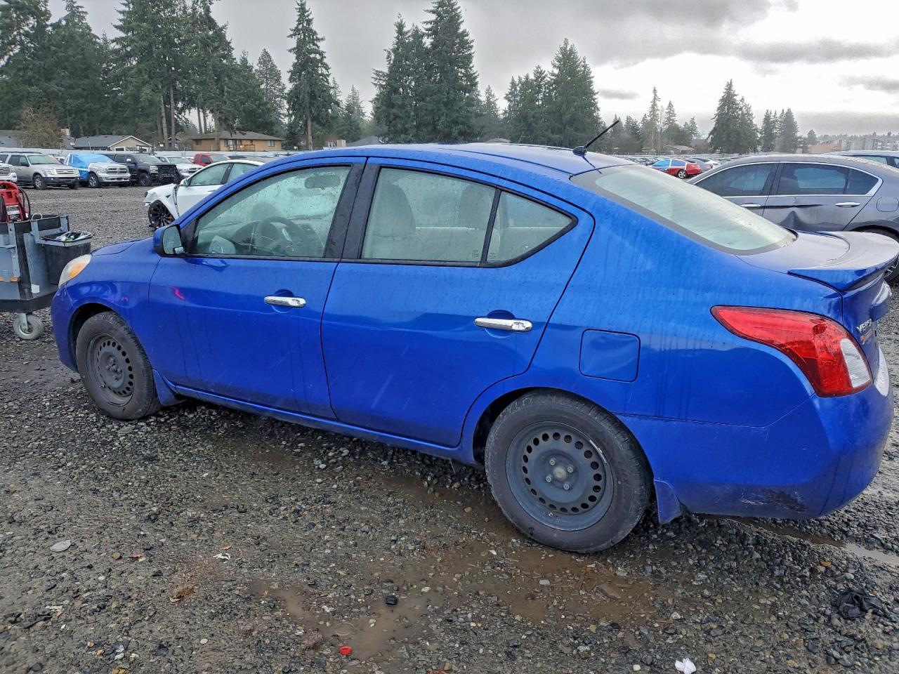 2014 NISSAN VERSA S photo 2