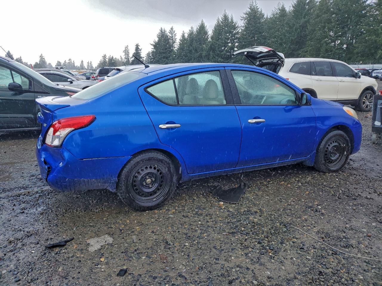 2014 NISSAN VERSA S photo 3