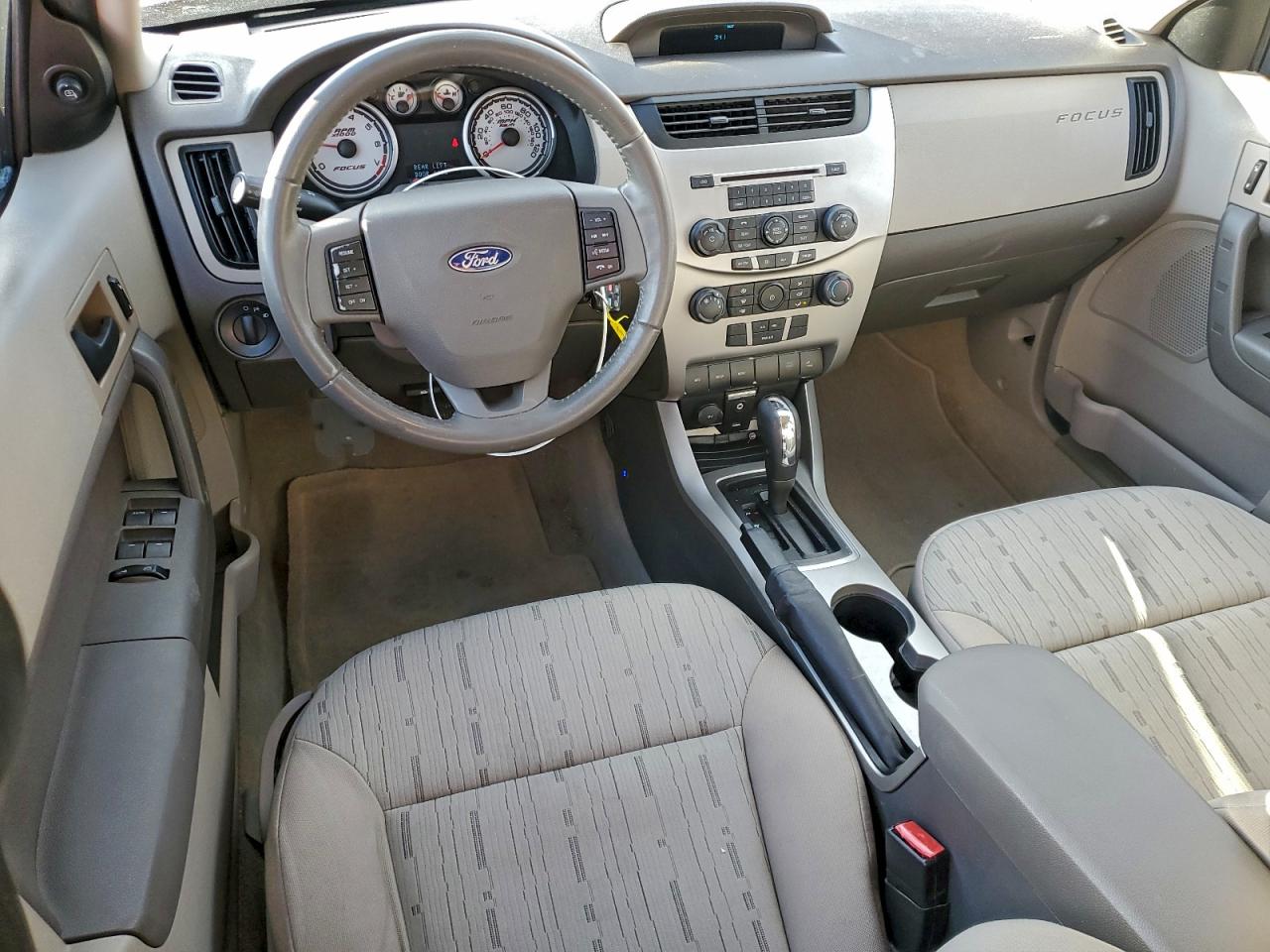 2009 FORD FOCUS SE photo 8