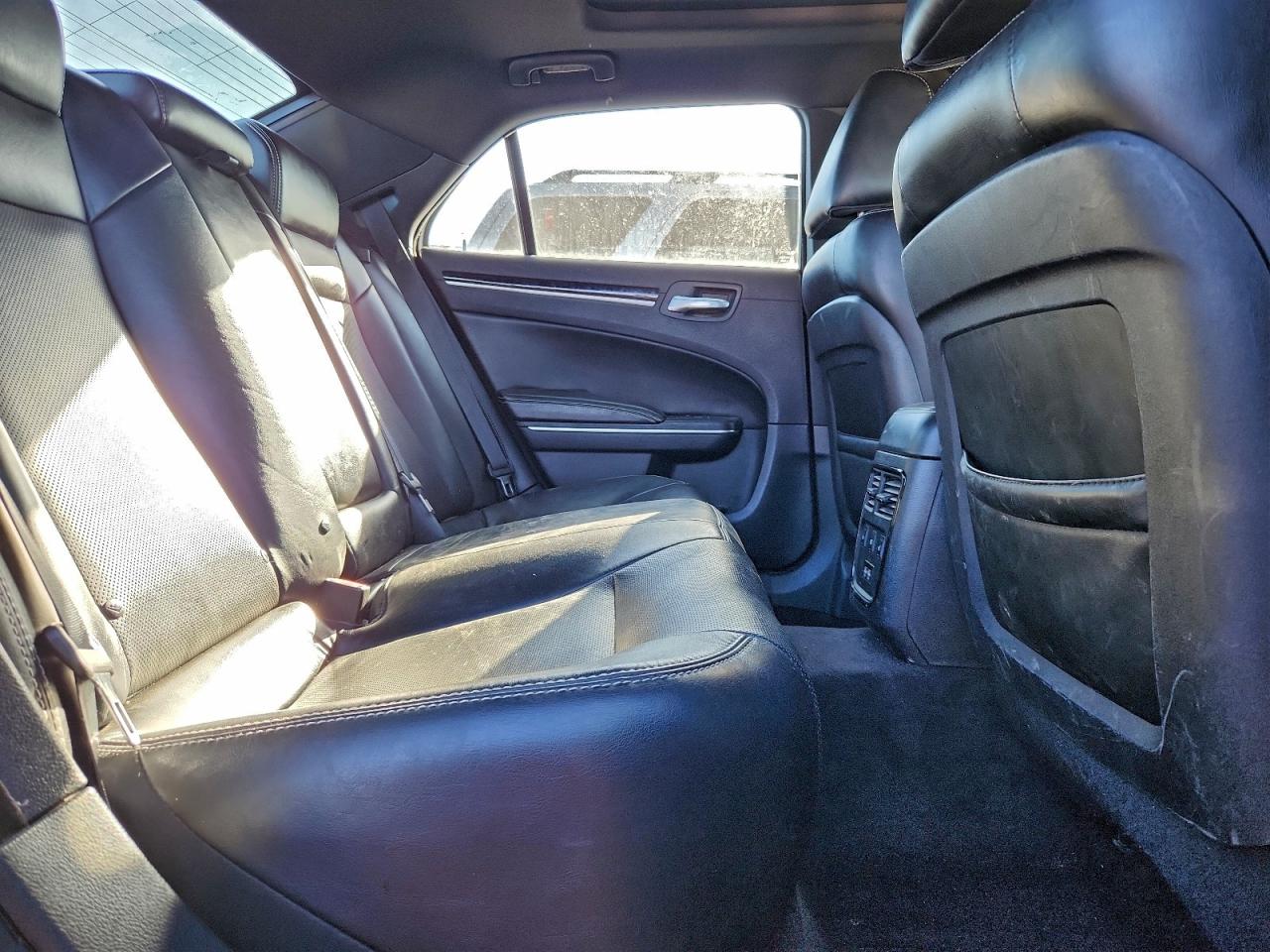 2018 CHRYSLER 300 S photo 10