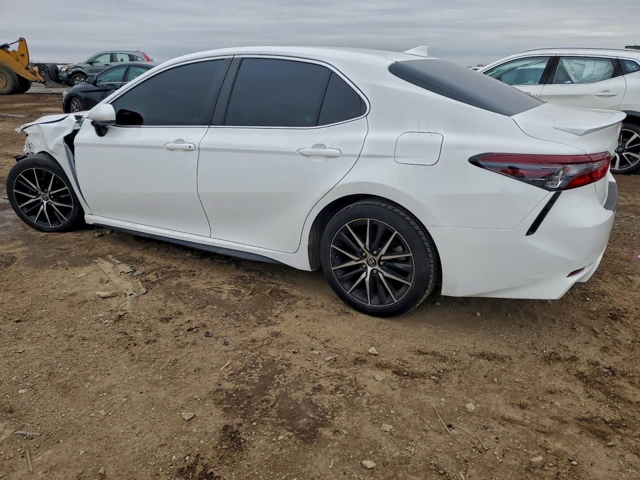 2021 TOYOTA CAMRY SE photo 3