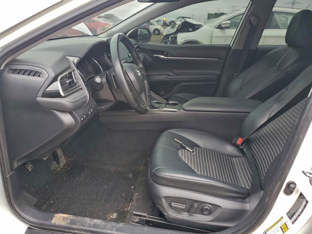 2021 TOYOTA CAMRY SE photo 13