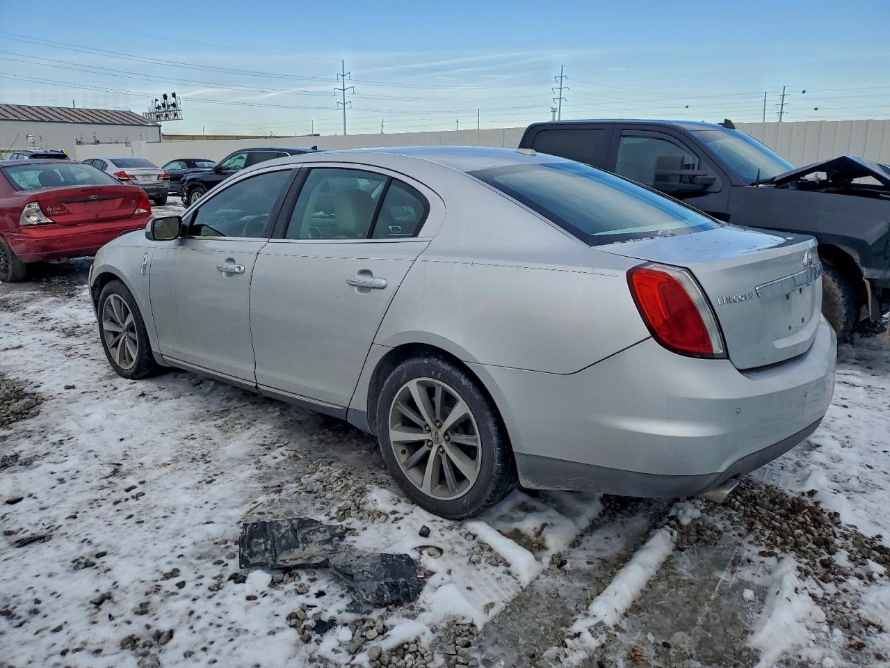 2010 LINCOLN MKS photo 2