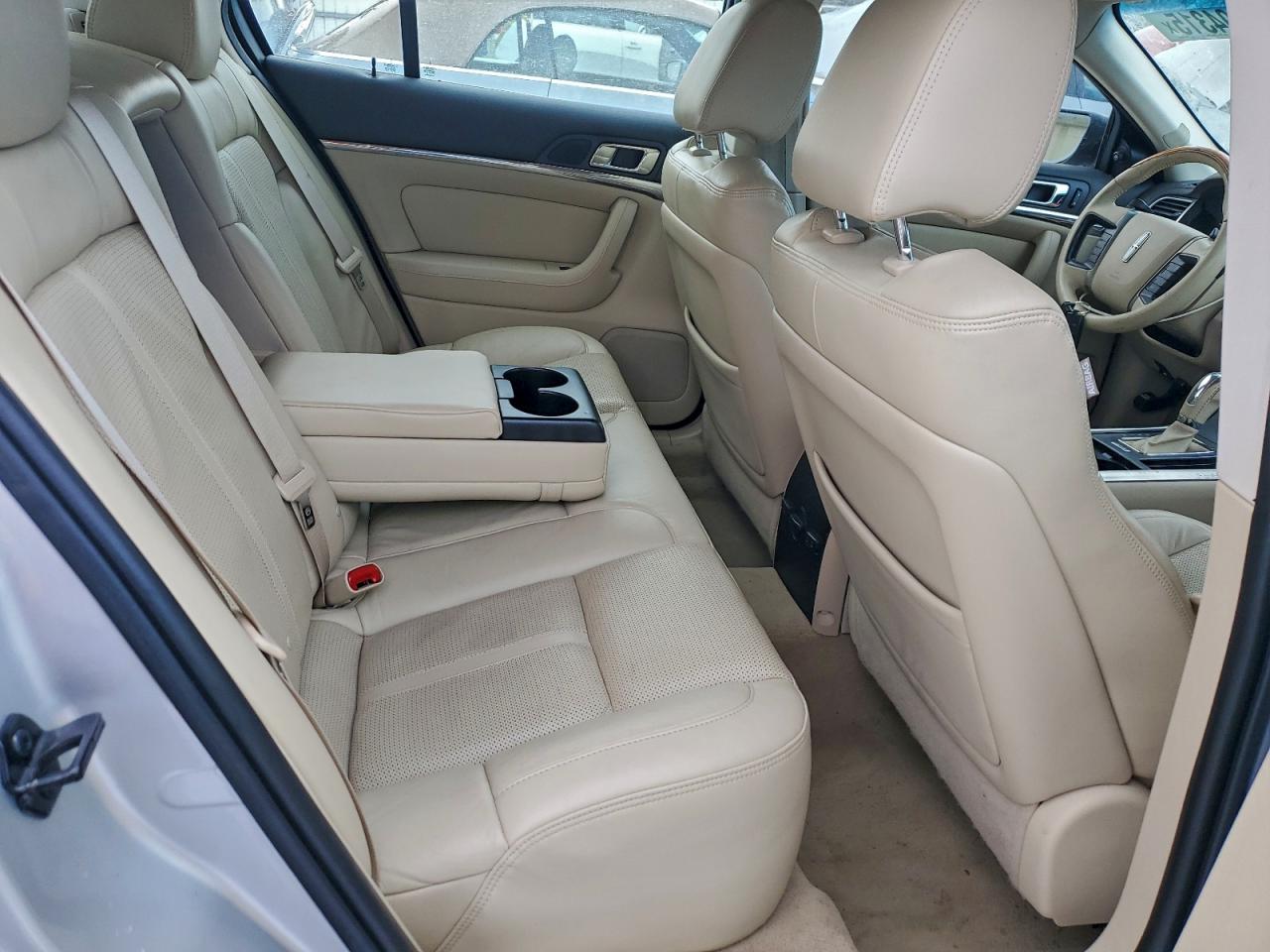 2010 LINCOLN MKS photo 10