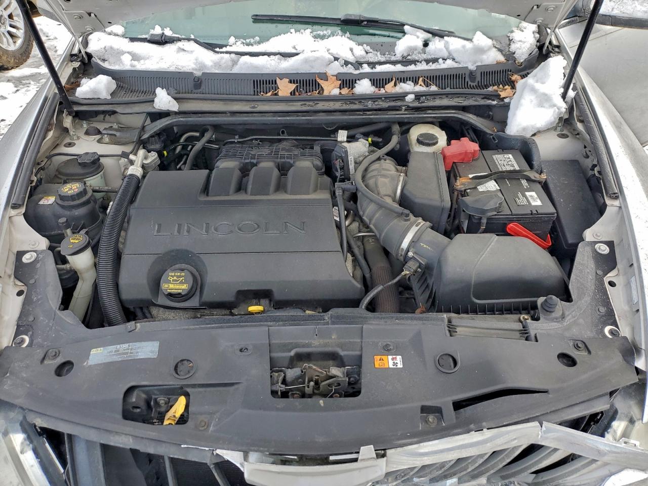 2010 LINCOLN MKS photo 11