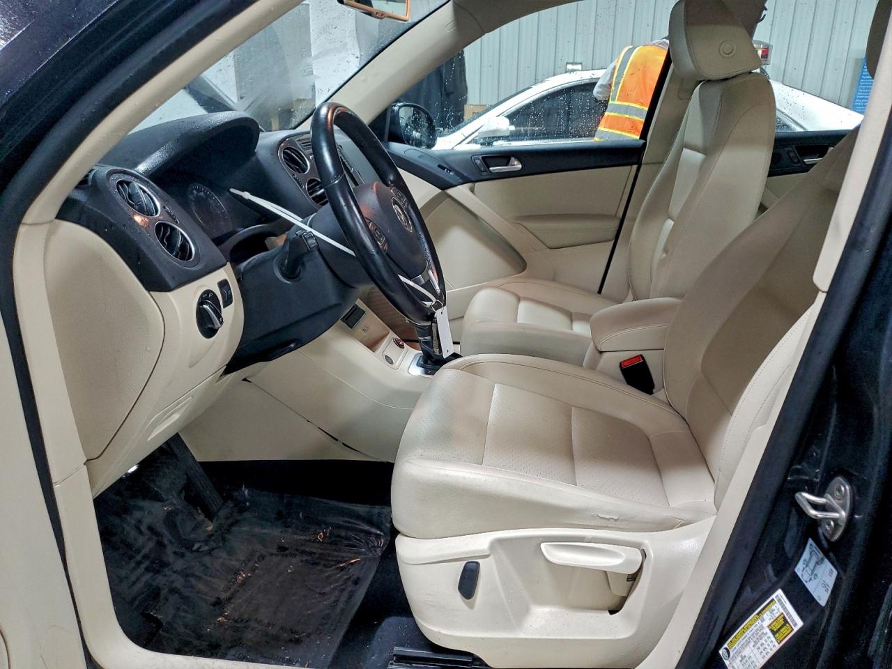 2017 VOLKSWAGEN TIGUAN S photo 7