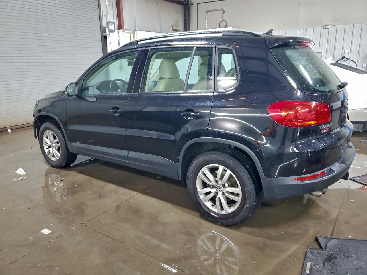 2017 VOLKSWAGEN TIGUAN S photo 2