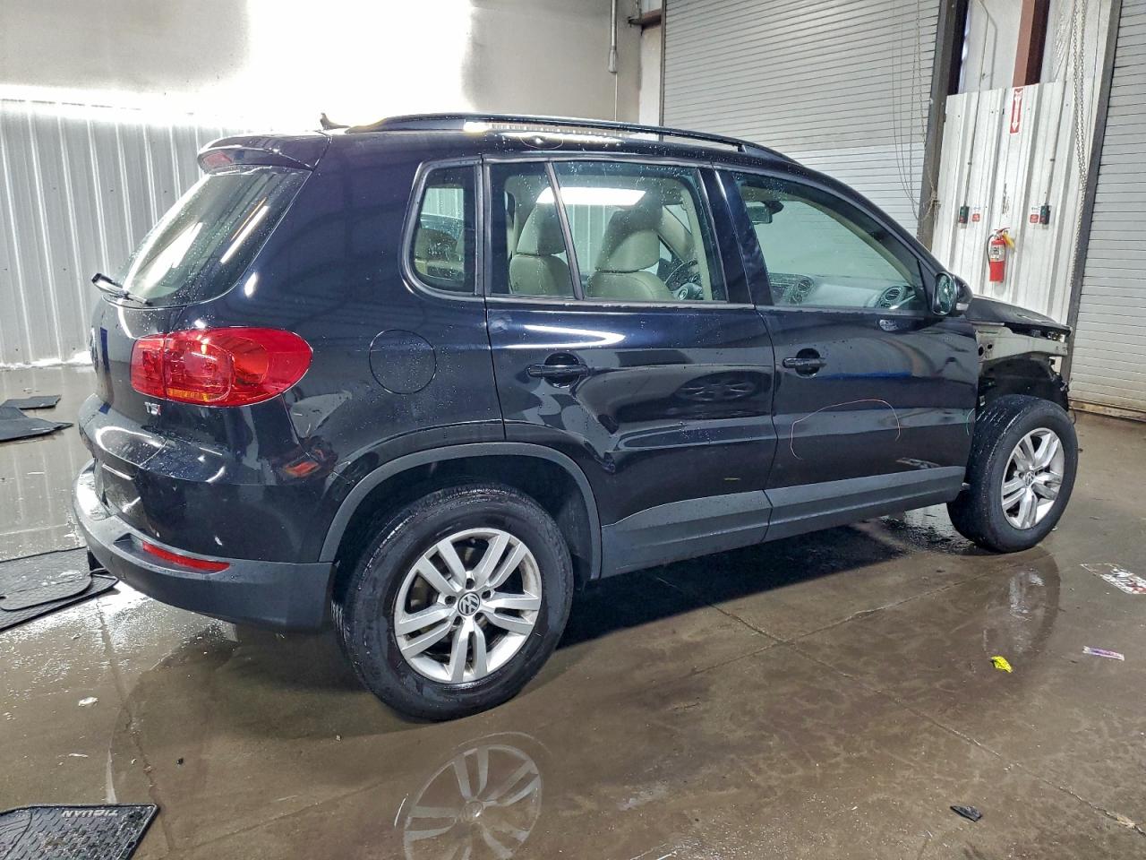 2017 VOLKSWAGEN TIGUAN S photo 3