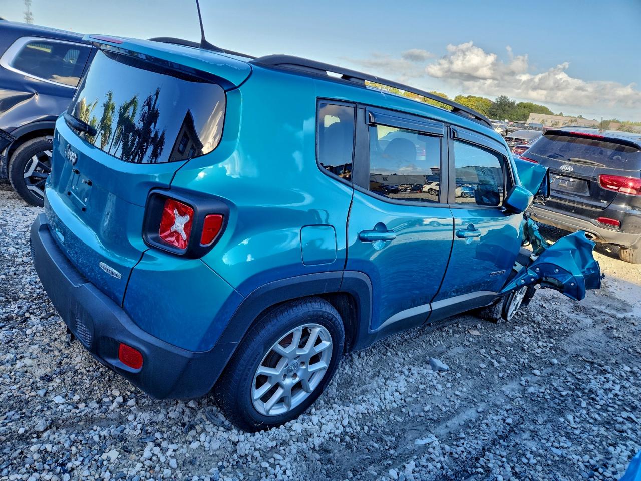 2019 JEEP RENEGADE LATITUDE photo 3