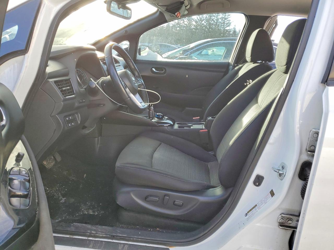 2018 NISSAN LEAF S photo 7