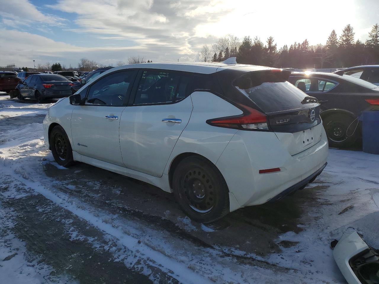 2018 NISSAN LEAF S photo 2