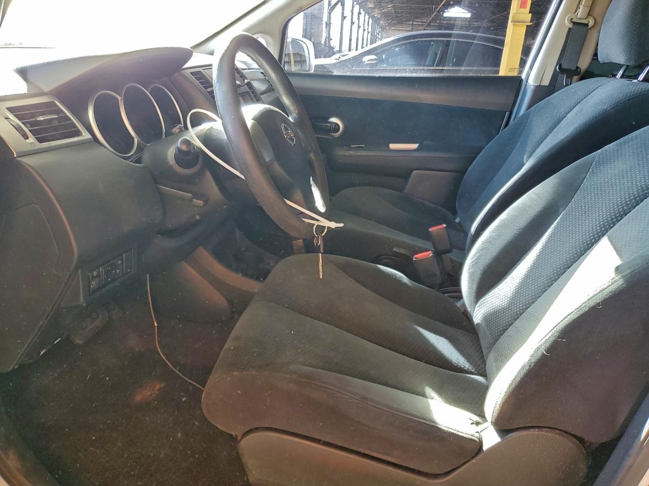 2011 NISSAN VERSA S photo 7
