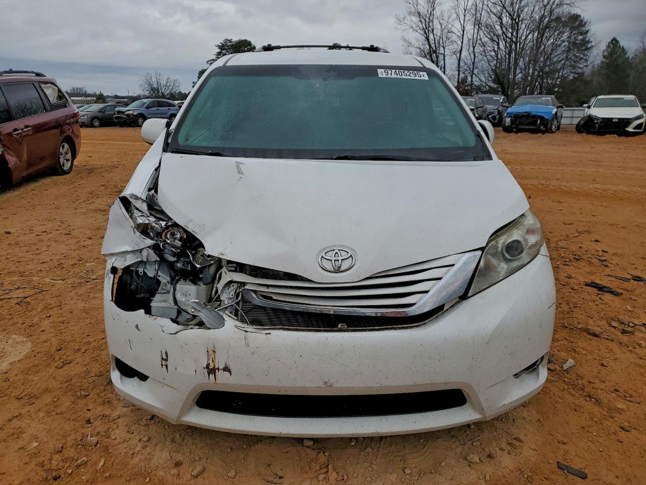 2016 TOYOTA SIENNA LE photo 17