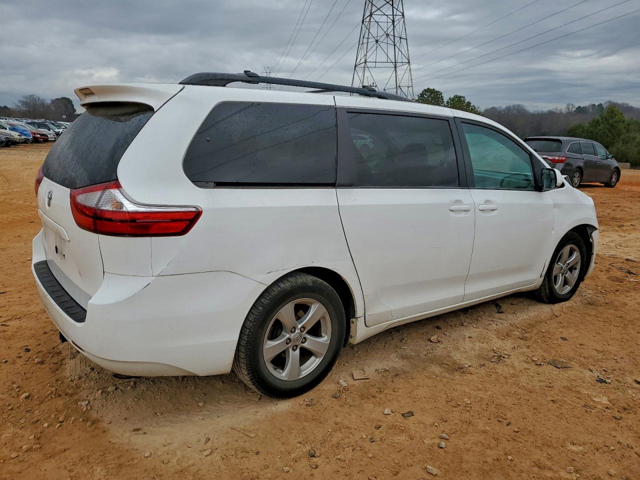 2016 TOYOTA SIENNA LE photo 9
