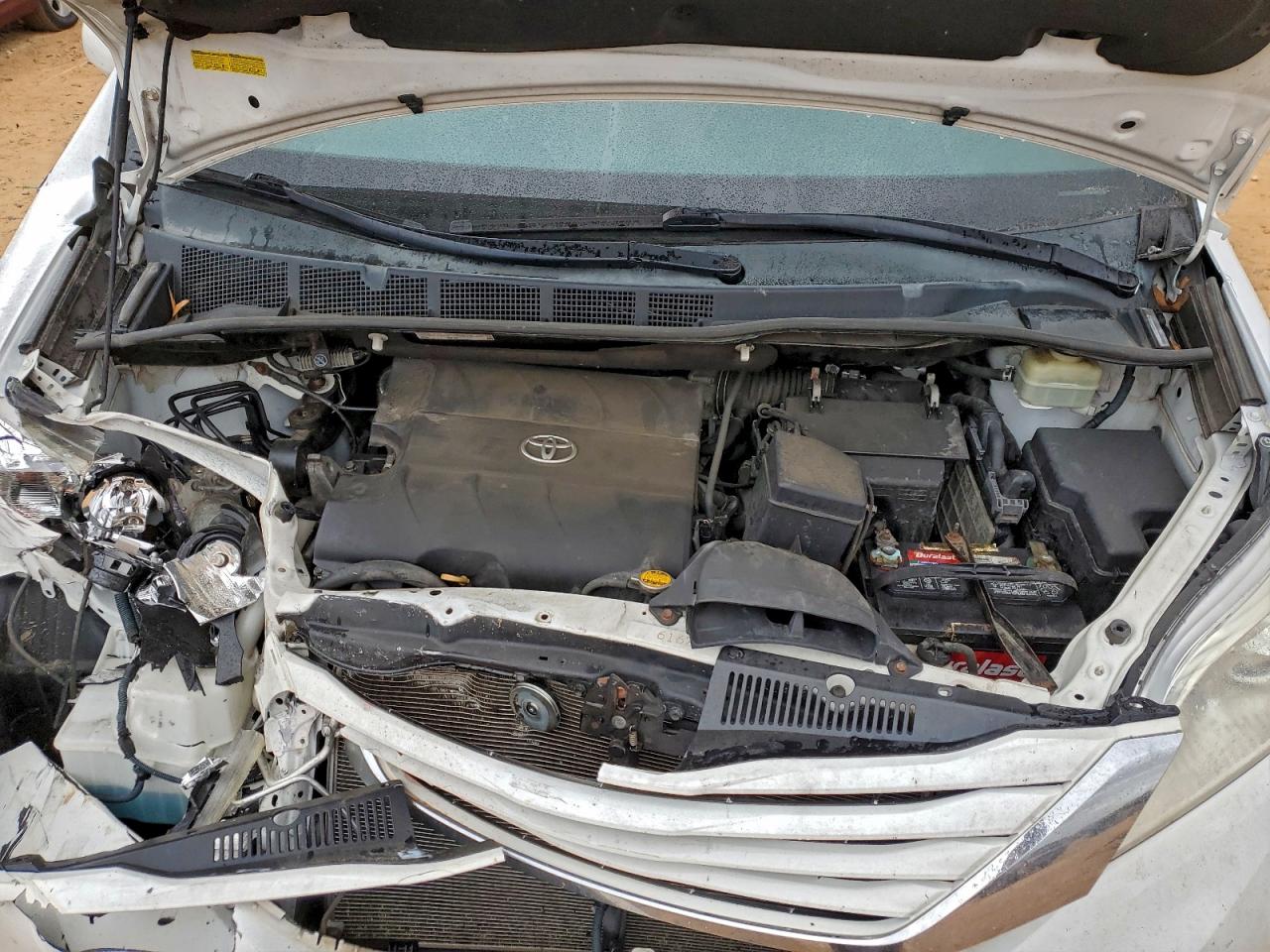 2016 TOYOTA SIENNA LE photo 45