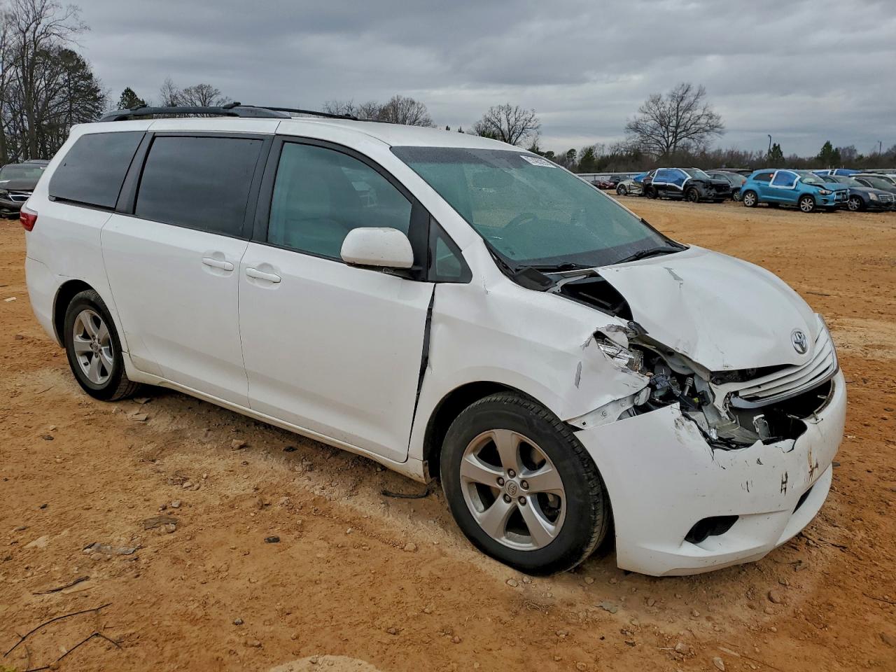 2016 TOYOTA SIENNA LE photo 13