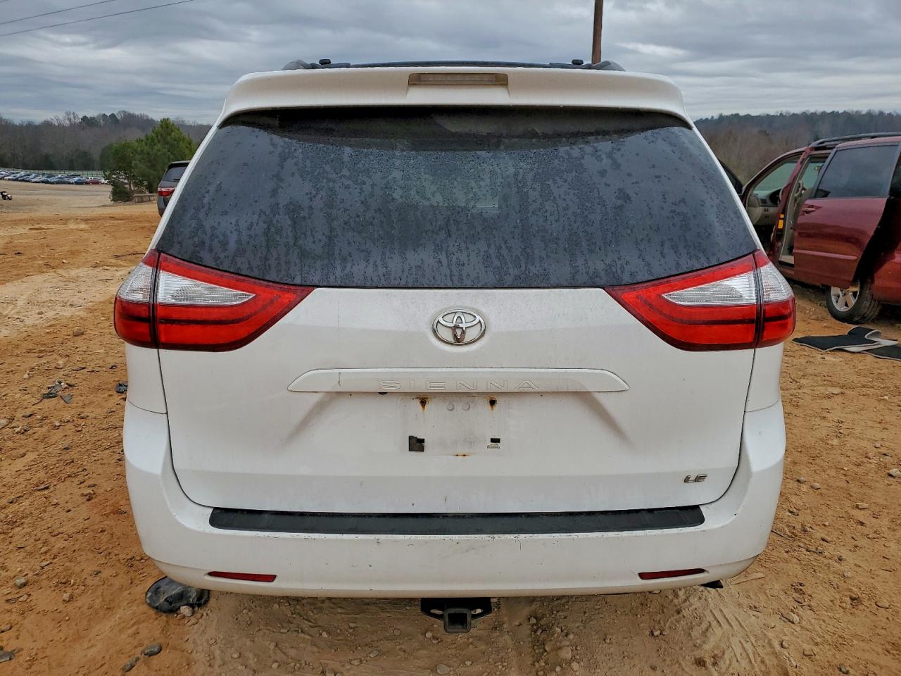 2016 TOYOTA SIENNA LE photo 21