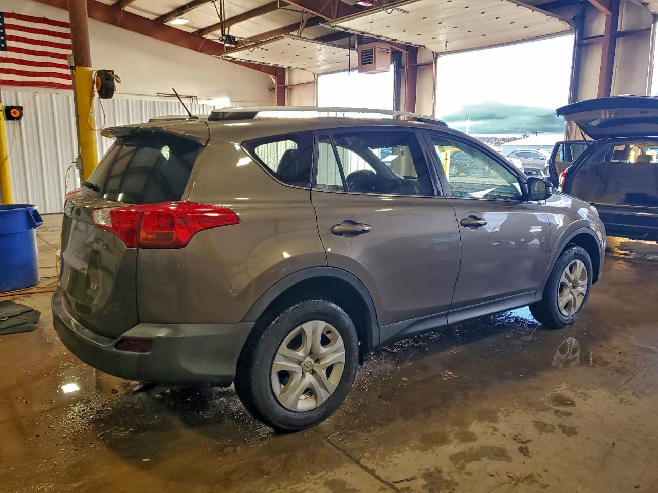 2015 TOYOTA RAV4 LE photo 3