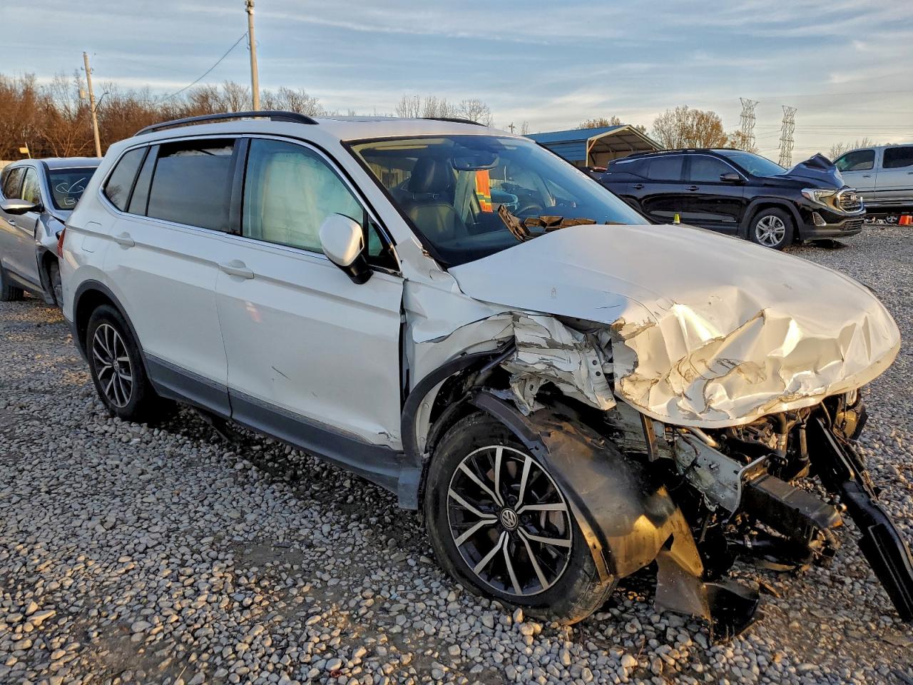2021 VOLKSWAGEN TIGUAN SE photo 4