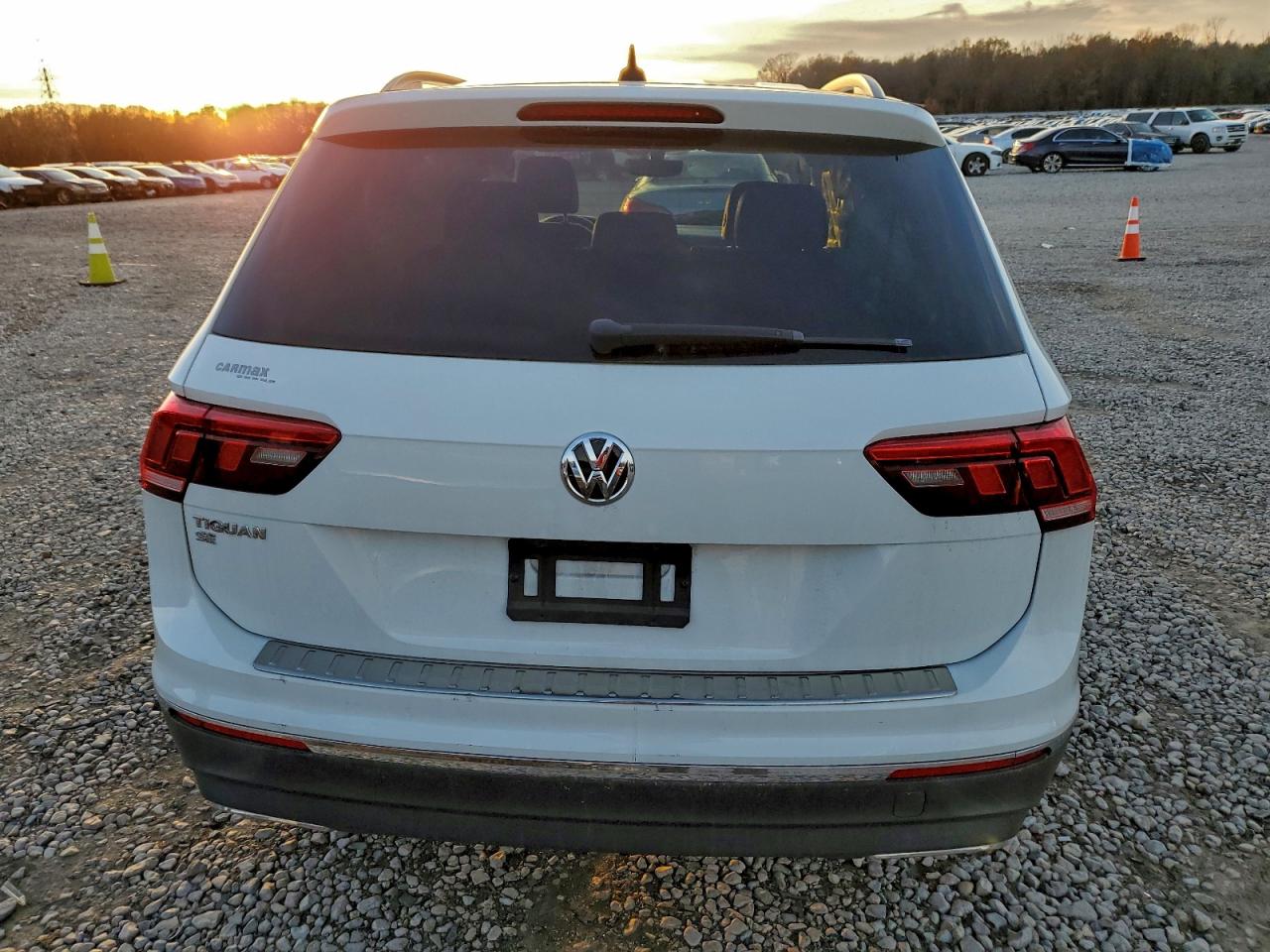 2021 VOLKSWAGEN TIGUAN SE photo 6