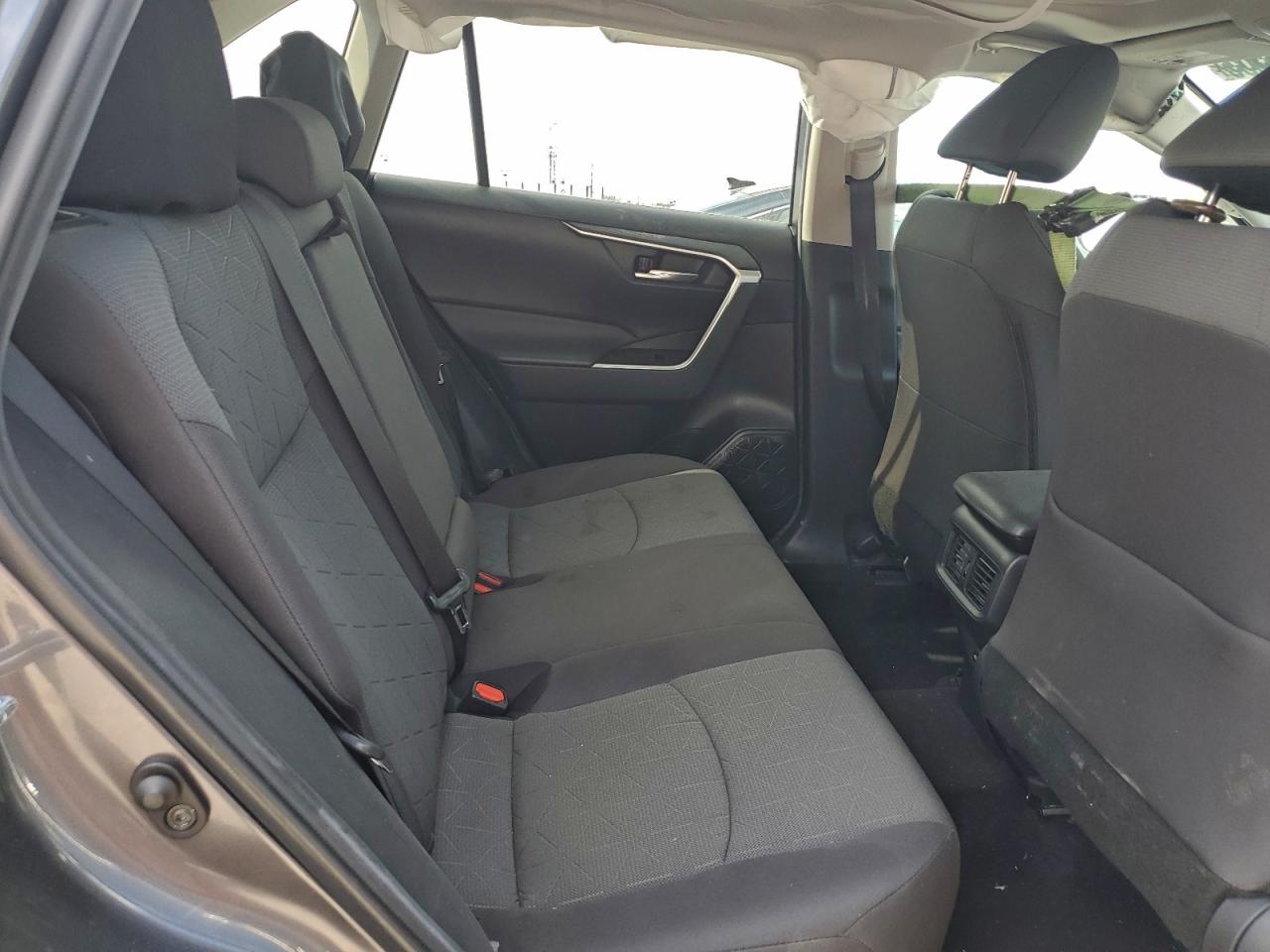 2022 TOYOTA RAV4 XLE photo 10