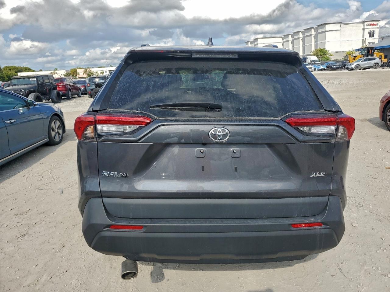 2022 TOYOTA RAV4 XLE photo 6