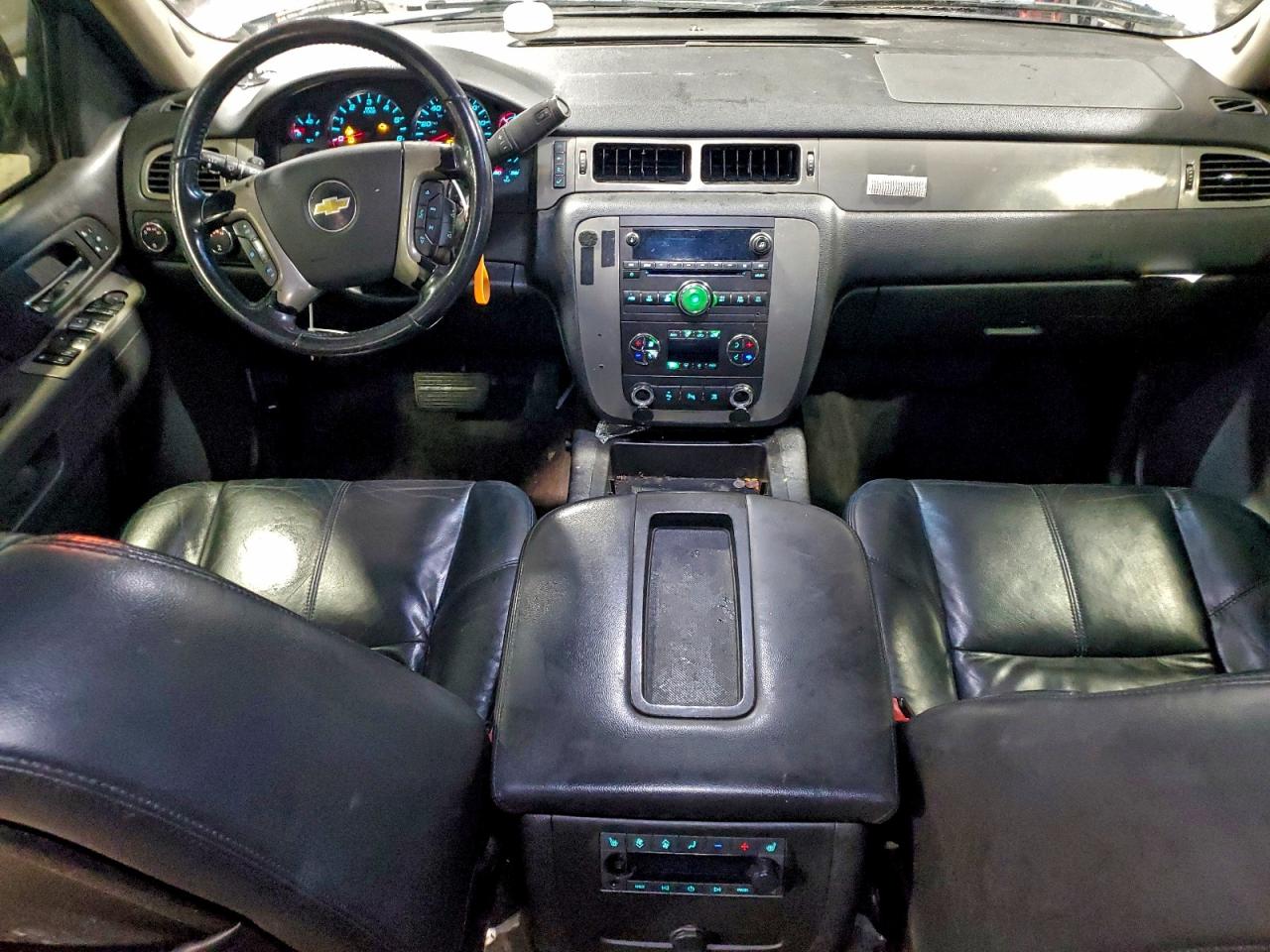 2011 CHEVROLET SUBURBAN K1500 LT photo 8