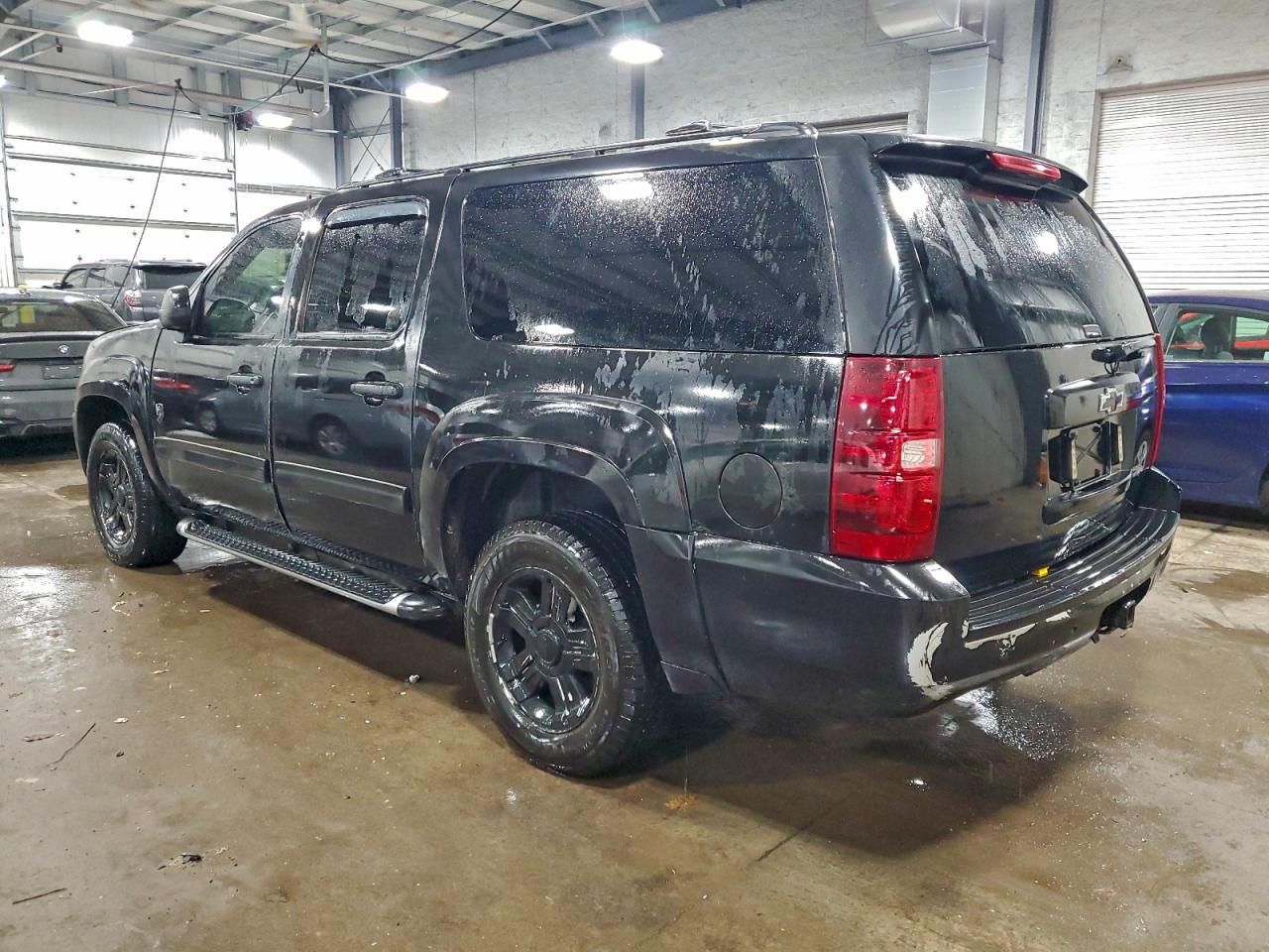 2011 CHEVROLET SUBURBAN K1500 LT photo 2