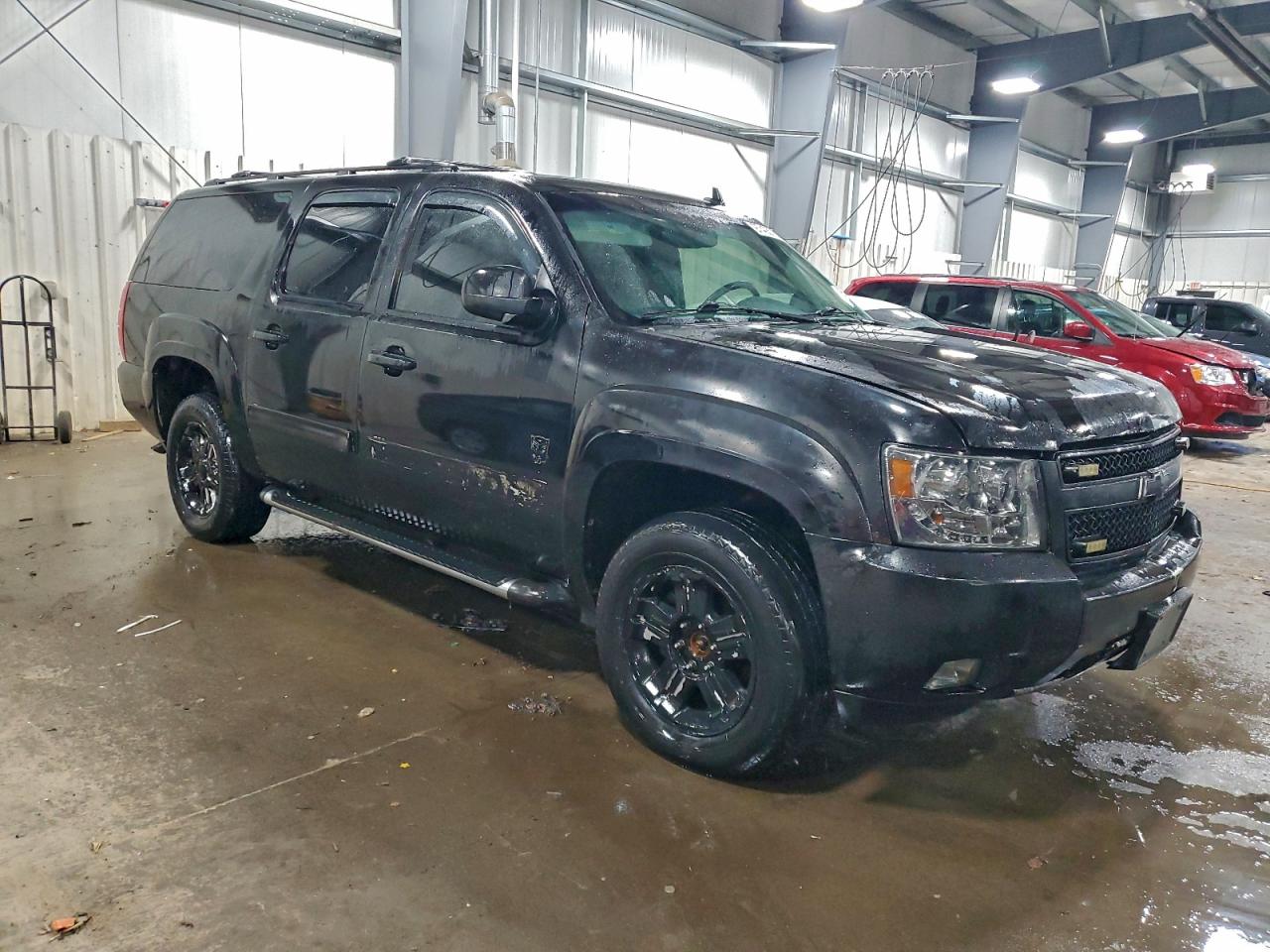 2011 CHEVROLET SUBURBAN K1500 LT photo 4