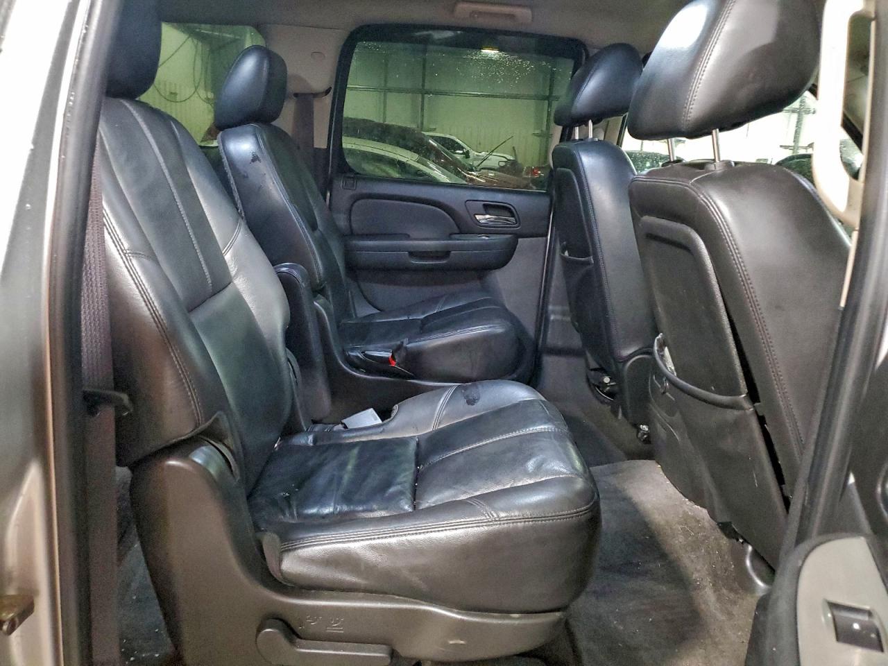 2011 CHEVROLET SUBURBAN K1500 LT photo 11