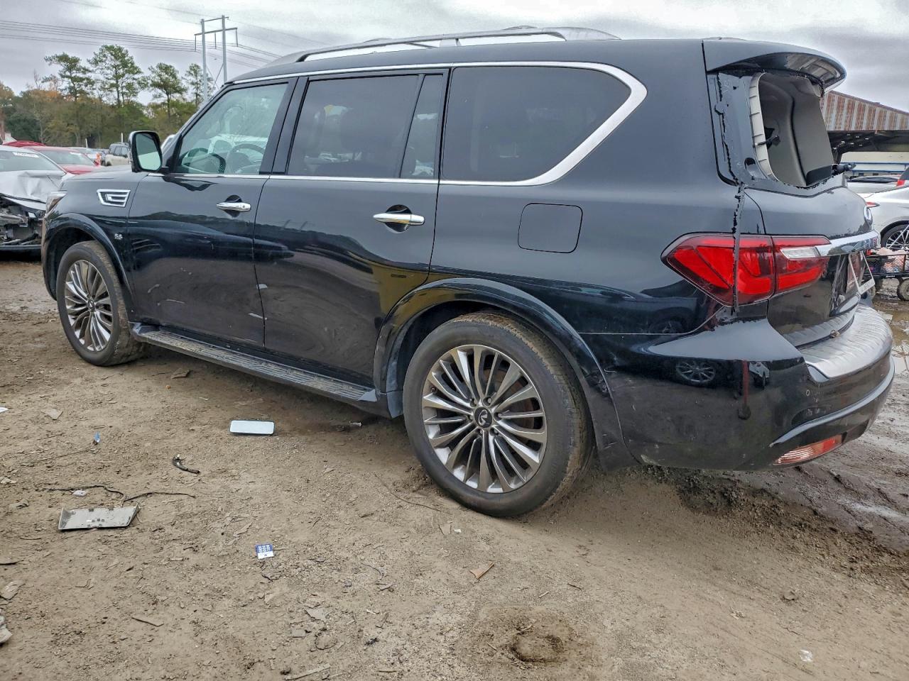 2018 INFINITI QX80 BASE photo 2